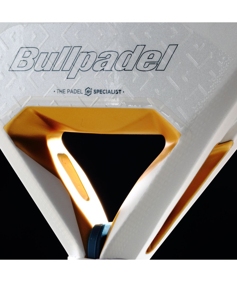 Bullpadel Pearl 26 by Bea González
